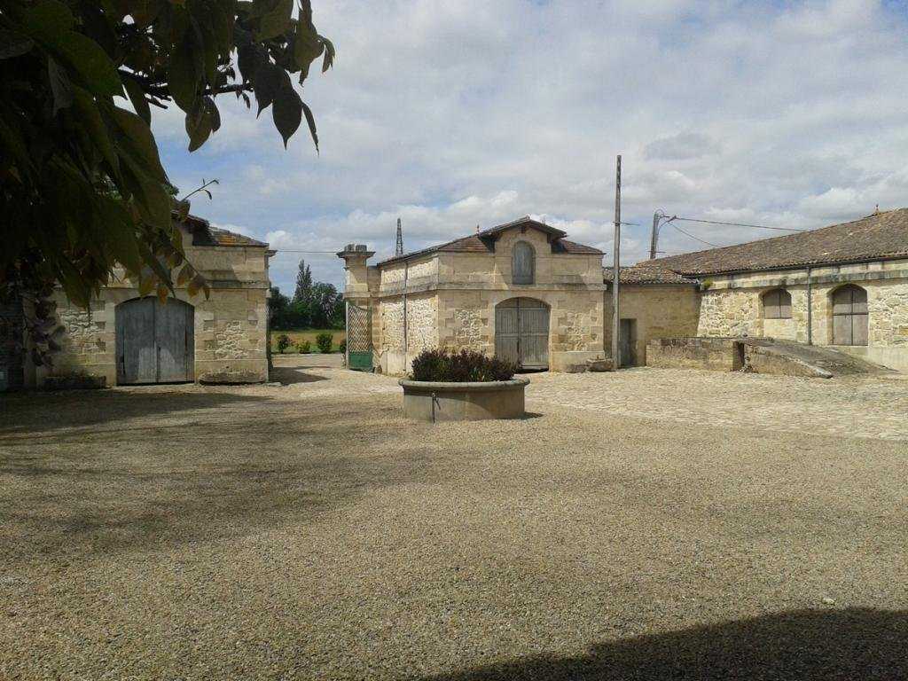 Chateau Couffins Location Gite Gironde Gitedegroupe Fr