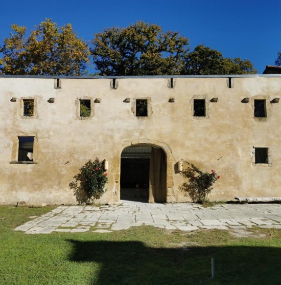 MAYOU SOUS LES TOîTS